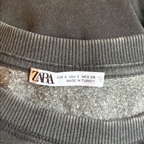 NWOT. Zara Black Sweatshirt/Hoodie with "Girls" Print. Size S. - Picture 5 of 10